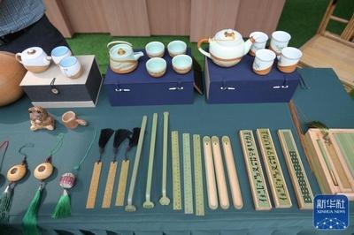 新華(hua)全媒(mei)+ | 新華(hua)社記者帶您(nin)探(tan)訪成(cheng)都(dou)大運(yun)會(hui)主(zhu)媒(mei)體中(zhong)心